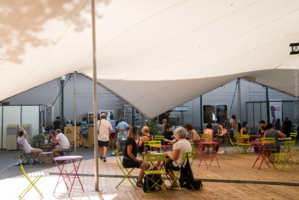 Village du Off 2017 © AF&C - Cédric Delestrade/AMC. Village du Off 2017 © AF&C - Cédric Delestrade/AMC.