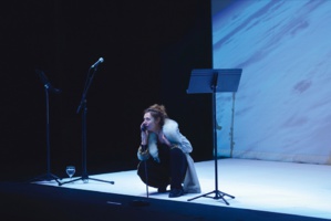 "Si, Emma si, si Emma si, Emma si tu voyais ta vie…" "Si, Emma si, si Emma si, Emma si tu voyais ta vie…"