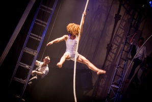 "FLOWN" par les Pirates of the Carabina © Kerry Palmer. "FLOWN" par les Pirates of the Carabina © Kerry Palmer.