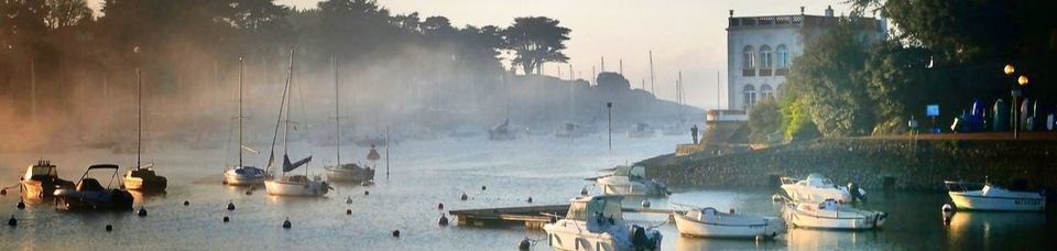 Le port dans la brume © DR. Le port dans la brume © DR.
