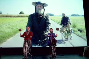 La fable rejoint le mythe, la parodie disparaît et peut paraître toute l'humanité de Don Quichotte