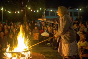 La veillée © Jean-Pierre Estournet. La veillée © Jean-Pierre Estournet.