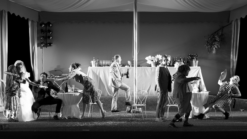 "Le Banquet"… Mariage de la déraison et de la dérision "Le Banquet"… Mariage de la déraison et de la dérision