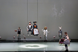 "Alice et autres merveilles"… Le parcours d'une fillette moderne et contemporaine vers le monde adulte "Alice et autres merveilles"… Le parcours d'une fillette moderne et contemporaine vers le monde adulte