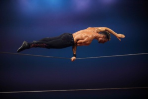 Geoffrey Berhault, fildefériste © Éloise Vene. Geoffrey Berhault, fildefériste © Éloise Vene.