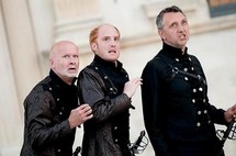 Jean-Luc Revol, Antoine Cholet, Philippe Torreton dans "Hamlet" © Andy Parant