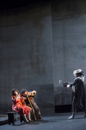 © Elizabeth Carecchio/OnP. © Elizabeth Carecchio/OnP.