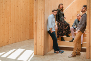 Ensemble Près de votre oreille © Rita Cuggia. Ensemble Près de votre oreille © Rita Cuggia.