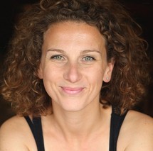 Isabelle Lauriou © Julian Torrès. Isabelle Lauriou © Julian Torrès.