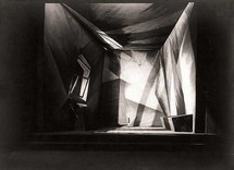 Décor de la chambre de Raskolnikov, créés pour "Crime et châtiment" d’après Dostoïevski © DR. Décor de la chambre de Raskolnikov, créés pour "Crime et châtiment" d’après Dostoïevski © DR.