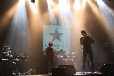 Ambra Mattioli et le groupe Aladdin Insane © Gil Chauveau. Ambra Mattioli et le groupe Aladdin Insane © Gil Chauveau.