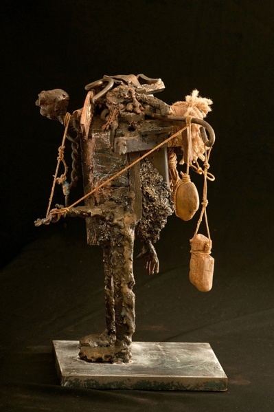 Sculpture Le Fardeau de Jean-Philippe Rosemplatt © Méghane Dumas. Sculpture Le Fardeau de Jean-Philippe Rosemplatt © Méghane Dumas.