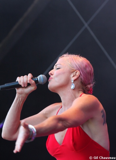 Storm Large, Pink Martini, vendredi 2 août © Gil Chauveau. Storm Large, Pink Martini, vendredi 2 août © Gil Chauveau.