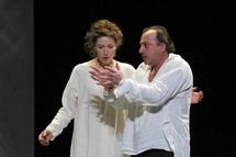 © Victor Tonnelli/ArtComArt. © Victor Tonnelli/ArtComArt.