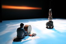 "Cinq Ryoanji", pièce musicale et chorégraphique pour 6 musiciens et 5 danseurs © DR. "Cinq Ryoanji", pièce musicale et chorégraphique pour 6 musiciens et 5 danseurs © DR.