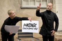 "Les miniatures" par la Cie Pernette © Bastien Laurent. "Les miniatures" par la Cie Pernette © Bastien Laurent.