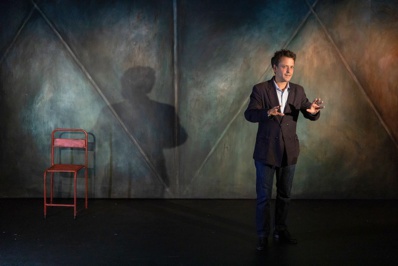 Maxime d’Aboville dans "Je ne suis pas Michel Bouquet" © Victor Tonelli. Maxime d’Aboville dans "Je ne suis pas Michel Bouquet" © Victor Tonelli.