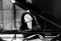  Vivre dans le feu ou les sept vies de la pianiste Lydia Jardon