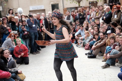 Cie Raoui, "Nenna" © Augustin Le Gall. Cie Raoui, "Nenna" © Augustin Le Gall.