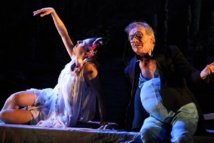 Éléonore Joncquez (Nymphe Brindosier) et Jean-Jacques Moreau (Protée) © Antonia Bozzi. Éléonore Joncquez (Nymphe Brindosier) et Jean-Jacques Moreau (Protée) © Antonia Bozzi.