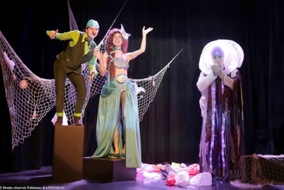 "Pourquoi Blanche-Neige ne se réveille pas ?", saison 2020 du Théâtre de la Contrescarpe © Fabienne Rappeneau. "Pourquoi Blanche-Neige ne se réveille pas ?", saison 2020 du Théâtre de la Contrescarpe © Fabienne Rappeneau.