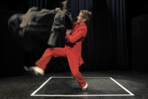"Voisins Anonymes" par le Théâtre Inutile © Mickaël Troivaux. "Voisins Anonymes" par le Théâtre Inutile © Mickaël Troivaux.
