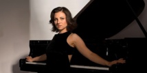 Véra Tsybakov, piano © DR/veratsybakov.com. Véra Tsybakov, piano © DR/veratsybakov.com.