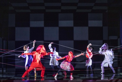 "Alice traverse le miroir" © Jean-Louis Fernandez. "Alice traverse le miroir" © Jean-Louis Fernandez.