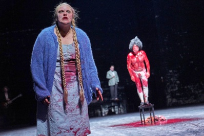 "Le Cercle de craie caucasien", mise en scène de Michael Thalheimer © Matthias Horn. "Le Cercle de craie caucasien", mise en scène de Michael Thalheimer © Matthias Horn.