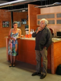 Anne Guiot, directrice de Karwan, et Michel Crespin, fondateur du Festival d'Aurillac, de Lieux Publics et initiateur de La Cité des Arts de la Rue, 2012 © Gil Chauveau. Anne Guiot, directrice de Karwan, et Michel Crespin, fondateur du Festival d'Aurillac, de Lieux Publics et initiateur de La Cité des Arts de la Rue, 2012 © Gil Chauveau.