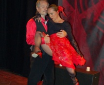 Rouge Tango… ou la danse Passion Rouge Tango… ou la danse Passion
