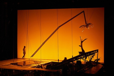 "Les hauts plateaux" par Mathurin Bolze et la Cie MPTA © Christophe Raynaud De Lage. "Les hauts plateaux" par Mathurin Bolze et la Cie MPTA © Christophe Raynaud De Lage.