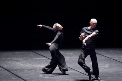 Rihoko Sato et Saburo Teshigawara © Akihito Abe. Rihoko Sato et Saburo Teshigawara © Akihito Abe.