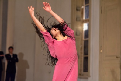 © Christian Clarke/Tanztheater Wuppertal. © Christian Clarke/Tanztheater Wuppertal.