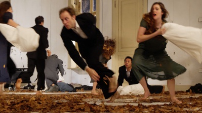 © Klaus Dilger/Tanztheater Wuppertal. © Klaus Dilger/Tanztheater Wuppertal.