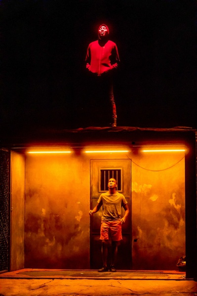 © Victor Tonelli. © Victor Tonelli.