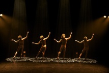 "A Dance Tribute to the Art of Football", Jo Strømgren Kompani © Knut Bry. "A Dance Tribute to the Art of Football", Jo Strømgren Kompani © Knut Bry.