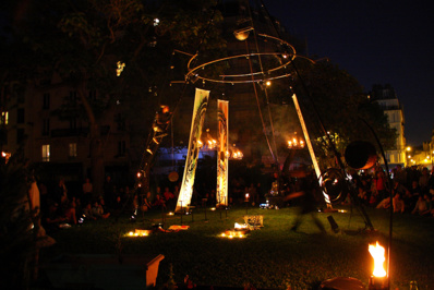 "Par les temps qui courent… Carnet de voyages" Cie Carabosse 2019 © Gil Chauveau. "Par les temps qui courent… Carnet de voyages" Cie Carabosse 2019 © Gil Chauveau.