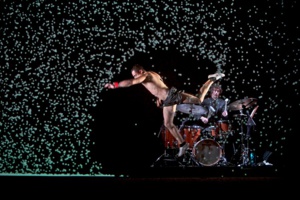 Younesse El Hariri, gymnaste lors de la création en 2011, et Benjamin Sanz © David Siebert. Younesse El Hariri, gymnaste lors de la création en 2011, et Benjamin Sanz © David Siebert.