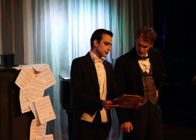 "L'Empereur des Boulevards" par la Compagnie Les Joyeux de la Couronne © Rotem Jackman. "L'Empereur des Boulevards" par la Compagnie Les Joyeux de la Couronne © Rotem Jackman.