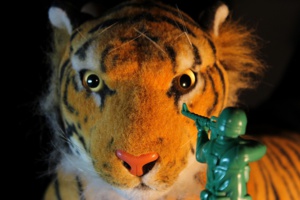 "Plastic Heroes", Compagnie Ariel Doron © Anaël Resnick. "Plastic Heroes", Compagnie Ariel Doron © Anaël Resnick.