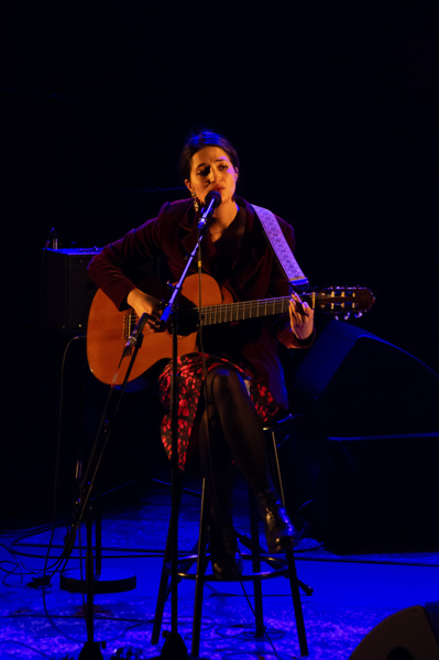 Gabi Hartmann lors de la soirée du 22 mars © Érick Fréjean/Association Zoom Laonnois. Gabi Hartmann lors de la soirée du 22 mars © Érick Fréjean/Association Zoom Laonnois.