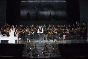 © Julien Benhamou/Opéra National de Paris.