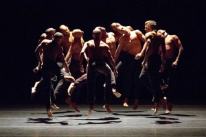 "Lift" d'Aszure Barton © Rosalie O Connor. "Lift" d'Aszure Barton © Rosalie O Connor.