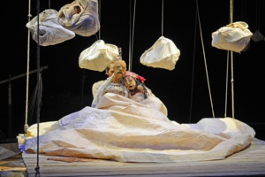 Les Anges au Plafond, "Au fil d'Oedipe" © Pascal Auvé. Les Anges au Plafond, "Au fil d'Oedipe" © Pascal Auvé.