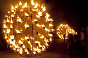 "Cathédrale de Feu" par la Cie Carabosse, Saint Omer le 19 septembre © Vincent Muteau. "Cathédrale de Feu" par la Cie Carabosse, Saint Omer le 19 septembre © Vincent Muteau.