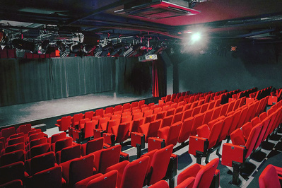 La Scène Parisiene © Tous droits réservés. La Scène Parisiene © Tous droits réservés.