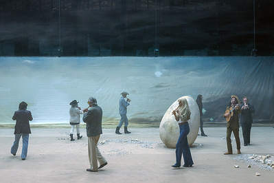 "Le Jardin des délices" de Philippe Quesne © Martin Argyroglo. "Le Jardin des délices" de Philippe Quesne © Martin Argyroglo.