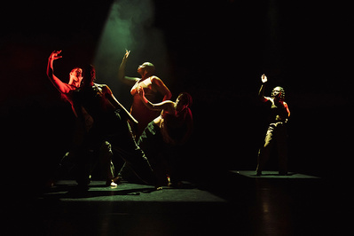 "La Diva aux pieds nus", chorégraphie de Nicolas Huchard © Morgan Éloi. "La Diva aux pieds nus", chorégraphie de Nicolas Huchard © Morgan Éloi.