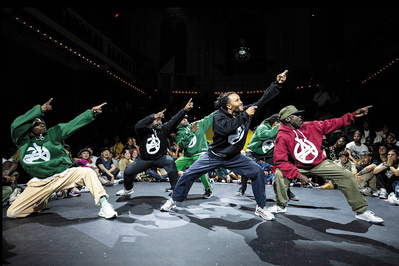"La danse des légendes du hip-hop français" par le Groupe Artizans © Visages du Monde. "La danse des légendes du hip-hop français" par le Groupe Artizans © Visages du Monde.